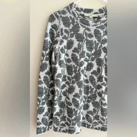 LOFT Floral Sweater Thermal, Grey and White, Size Medium - Picture 15 of 16